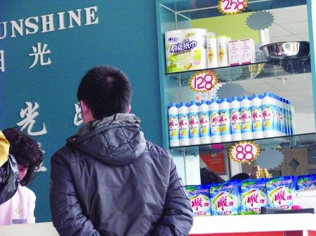 刷醫?？ㄙI日用品，開發票竟變‘藥’ 藥店成‘超市’，監管面臨挑戰